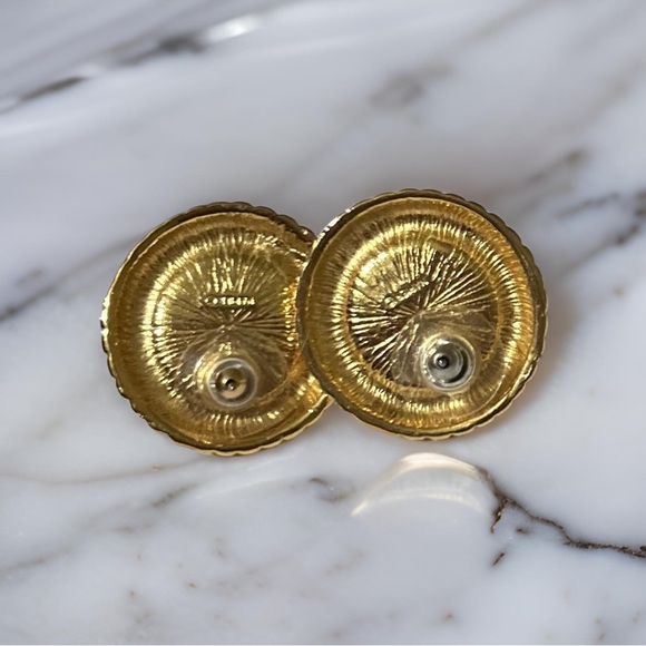 Vintage Napier Signed Gold and Pearl Pierce Earrings - Picture 2 of 3